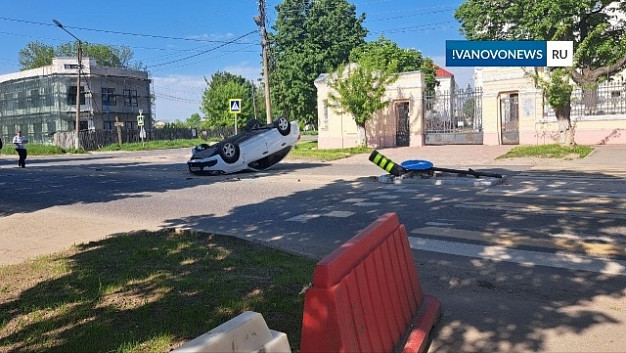 В воскресном ДТП с «Ладой Грантой» и островком безопасности пострадала женщина